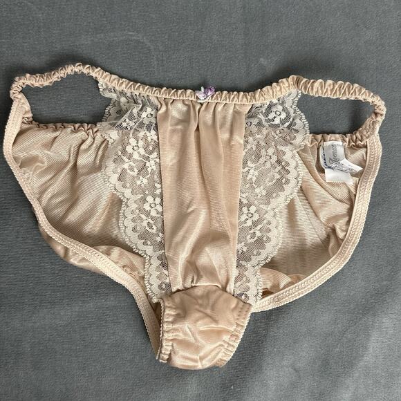 Vintage Saks Fifth Avenue Kayser String Bikini Panty Size 4 Beige Lace Nylon USA - Picture 3 of 13